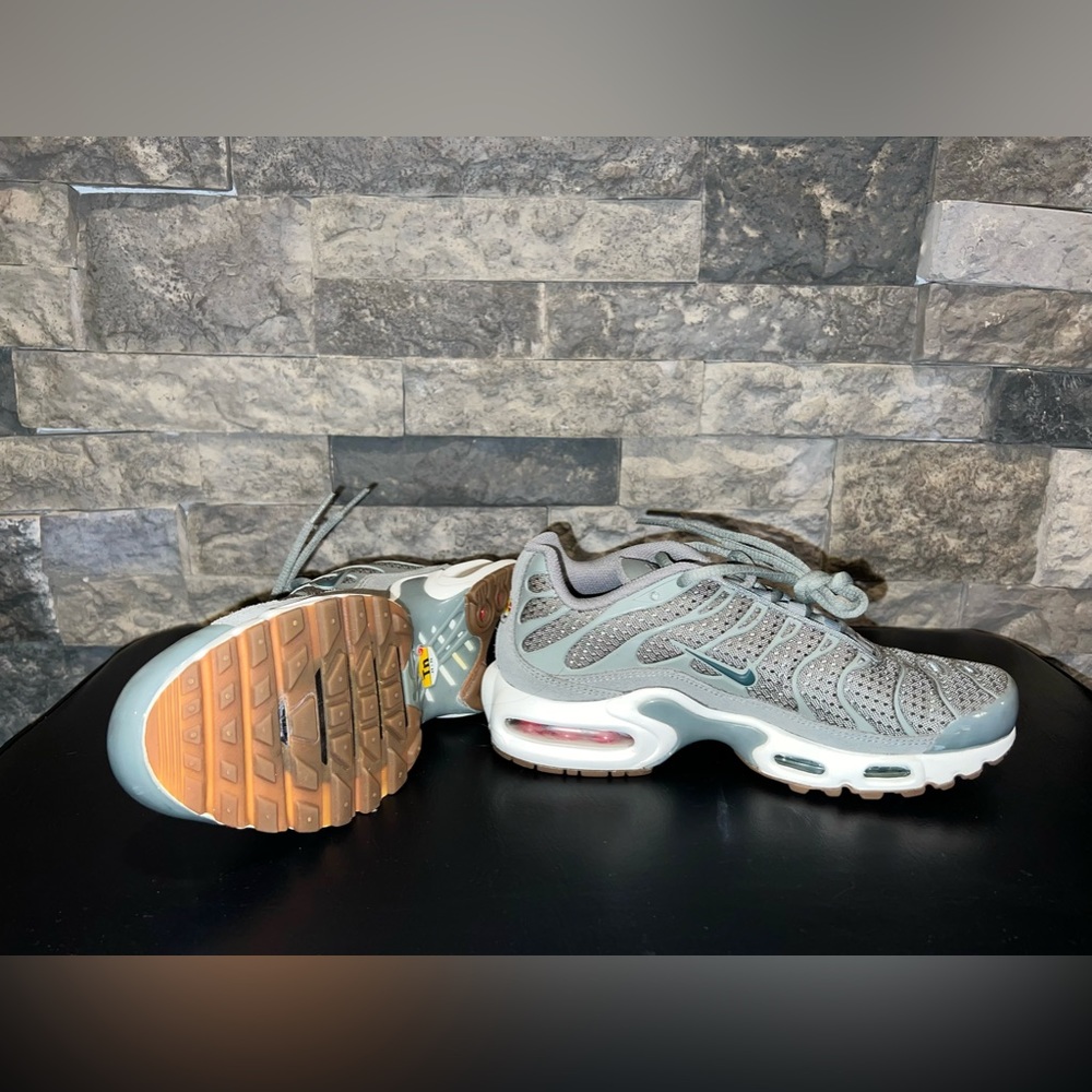 Barely ever worn, limited edition TNA Nike Women’s Air Max in Sage size 6